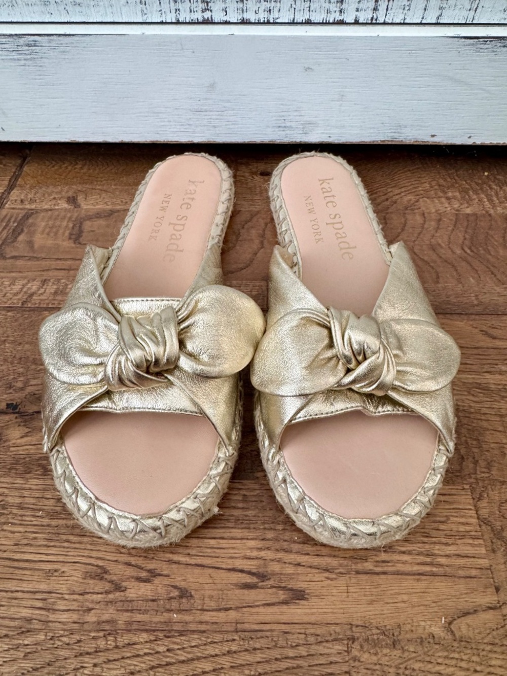 New Kate Spade Saltie Short Espadrille Slide Sandals Gold Women's Size 9 - Picture 2 of 8